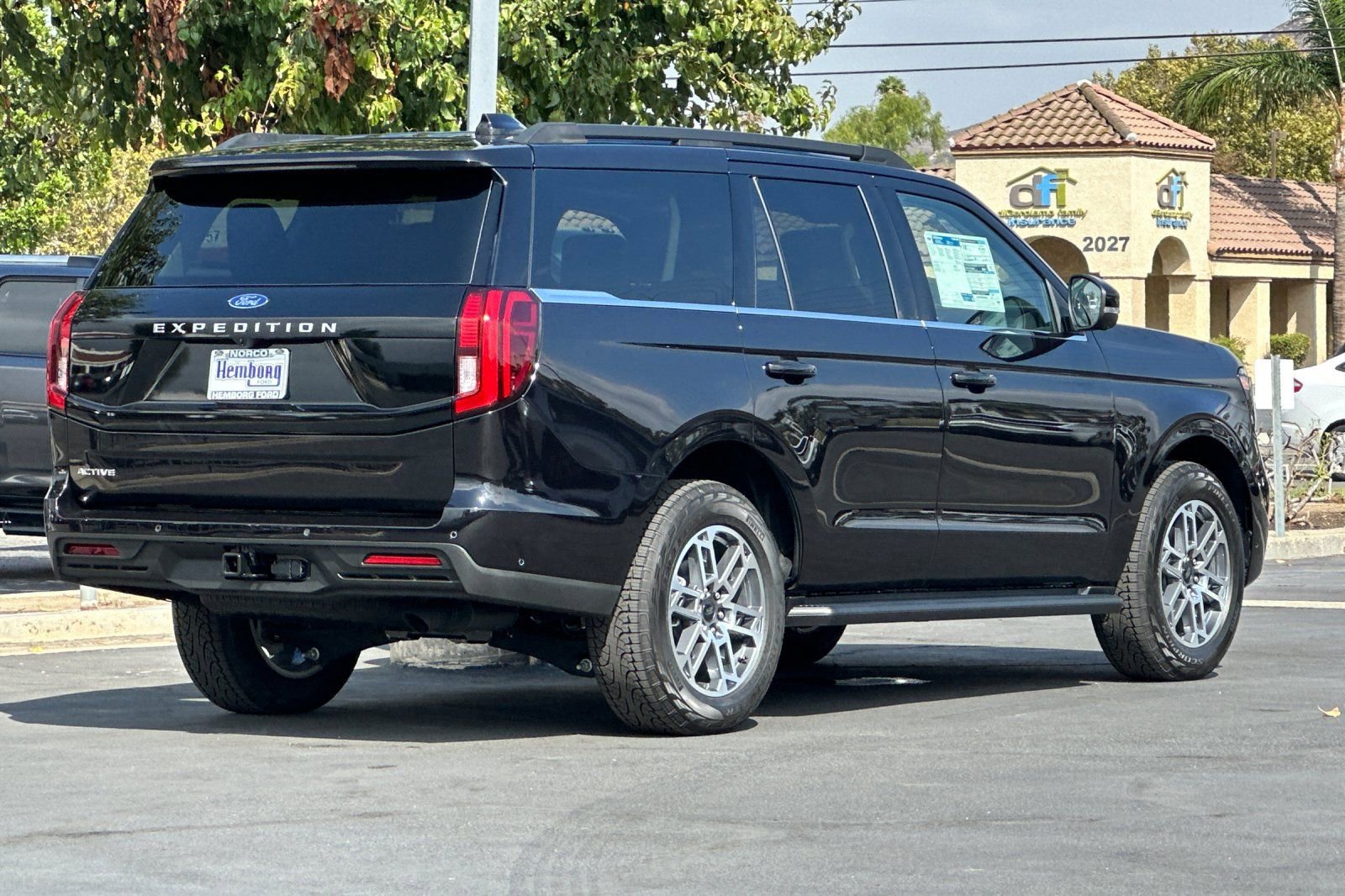 New 2025 Ford Expedition Active image 4