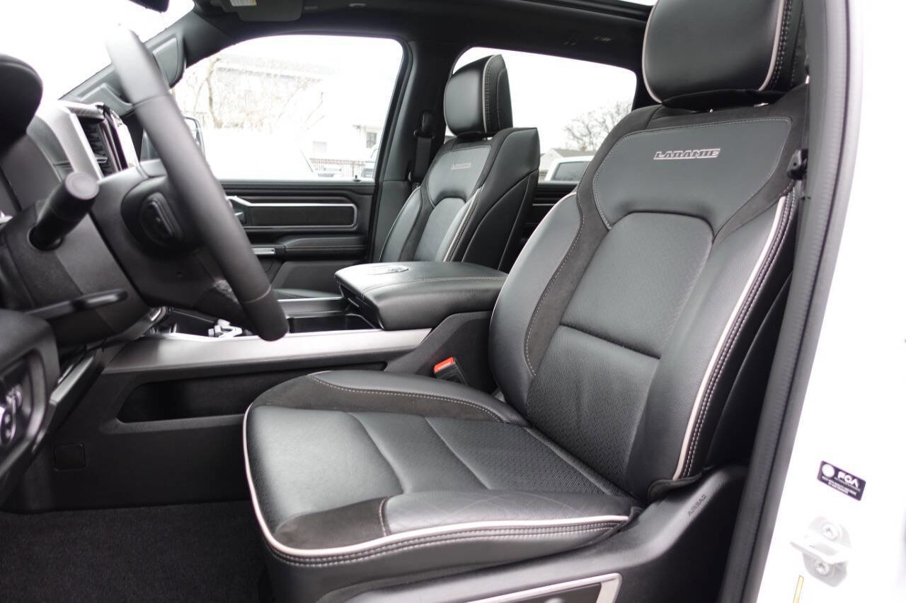 Used 2025 RAM 1500 Laramie w/ Sport Appearance Package AWD/4WD image 22