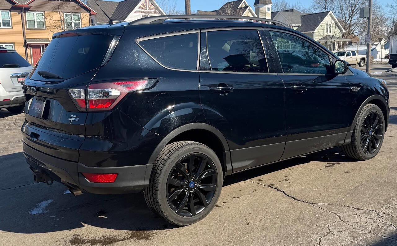 Used 2017 Ford Escape SE w/ SE Sport Appearance Package AWD/4WD image 9