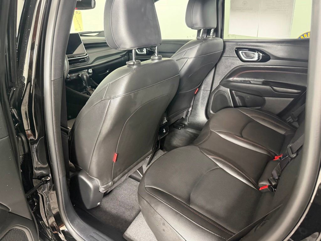 Used 2025 Jeep Compass Trailhawk w/ Trailhawk Elite Group AWD/4WD image 14