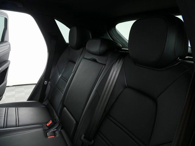 Certified 2023 Porsche Cayenne w/ Premium Package AWD/4WD image 23