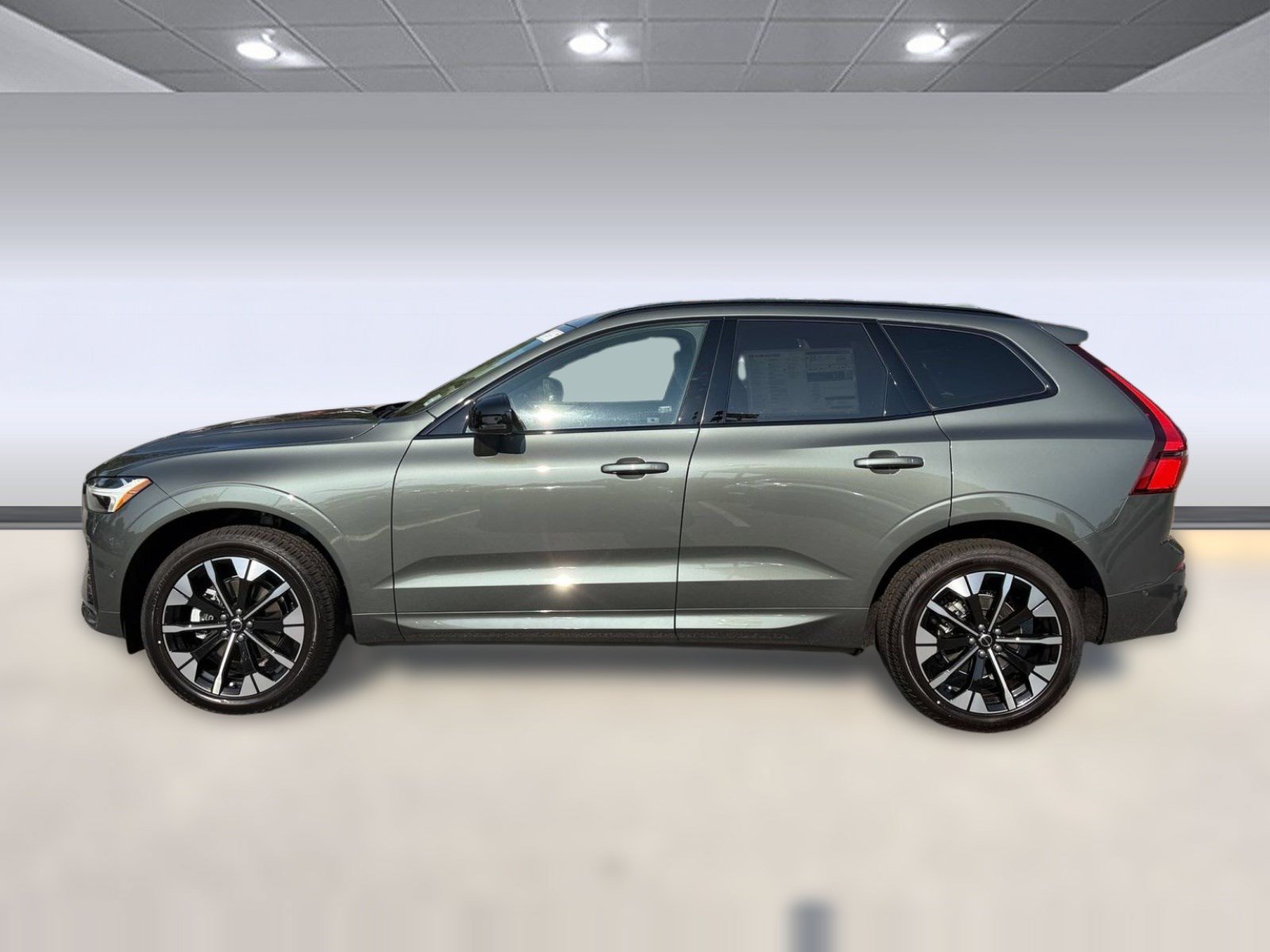 New 2027 Volvo XC60 B5 Plus AWD/4WD image 2