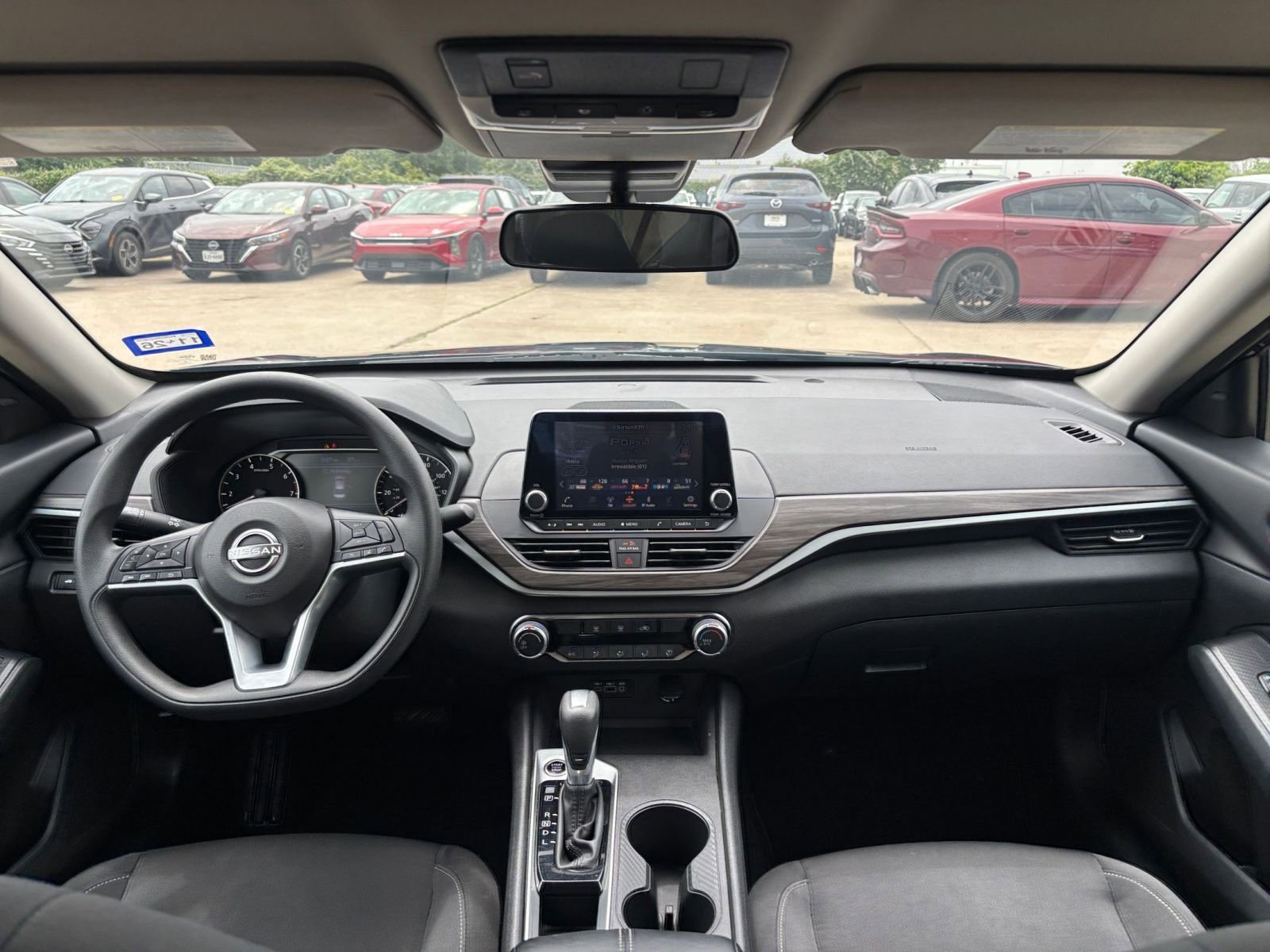 Used 2025 Nissan Altima 2.5 SV FWD image 33