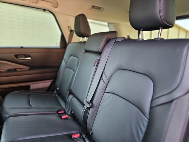New 2025 Nissan Pathfinder SL w/ Black Appearance Package image 27