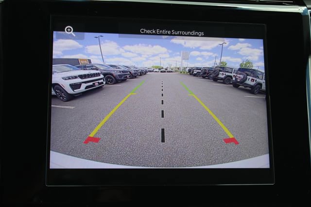 Used 2023 Jeep Grand Cherokee Laredo w/ Luxury Tech Group I AWD/4WD image 8