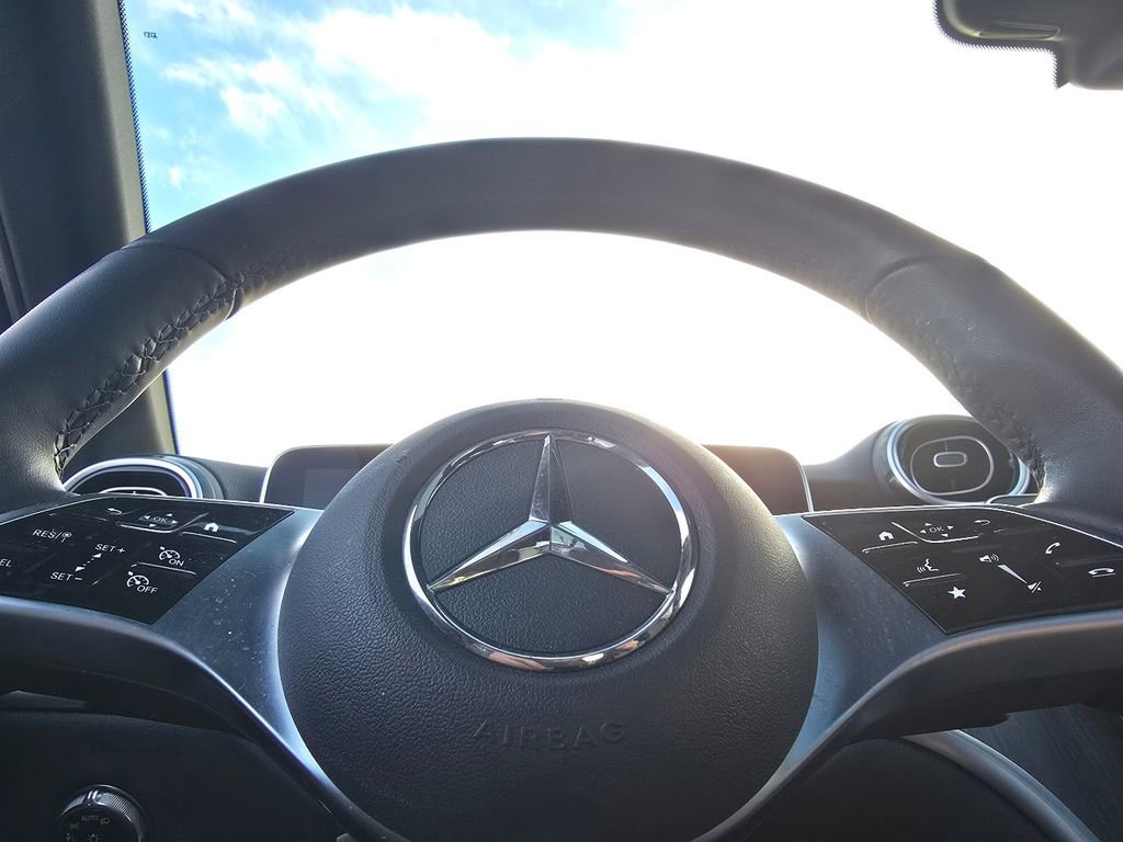 Used 2026 Mercedes-Benz GLC 300 4MATIC image 27