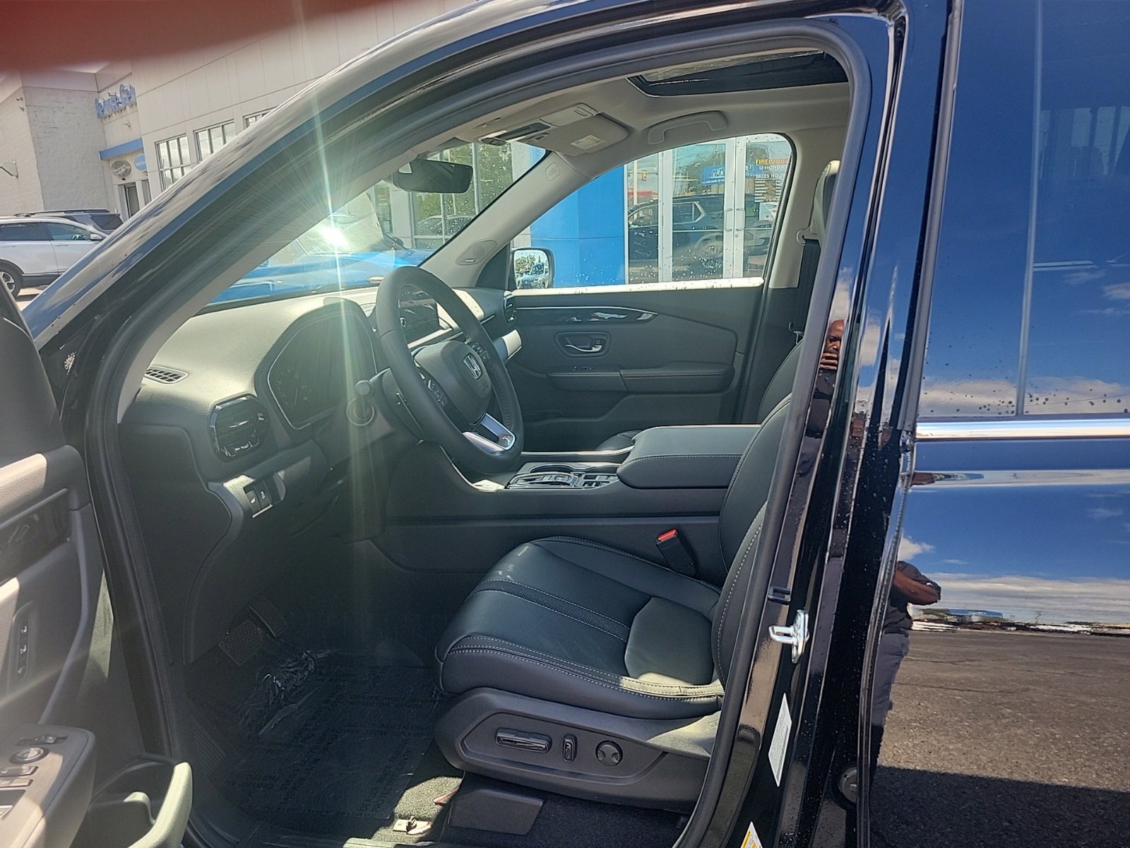 New 2025 Honda Pilot Touring image 18