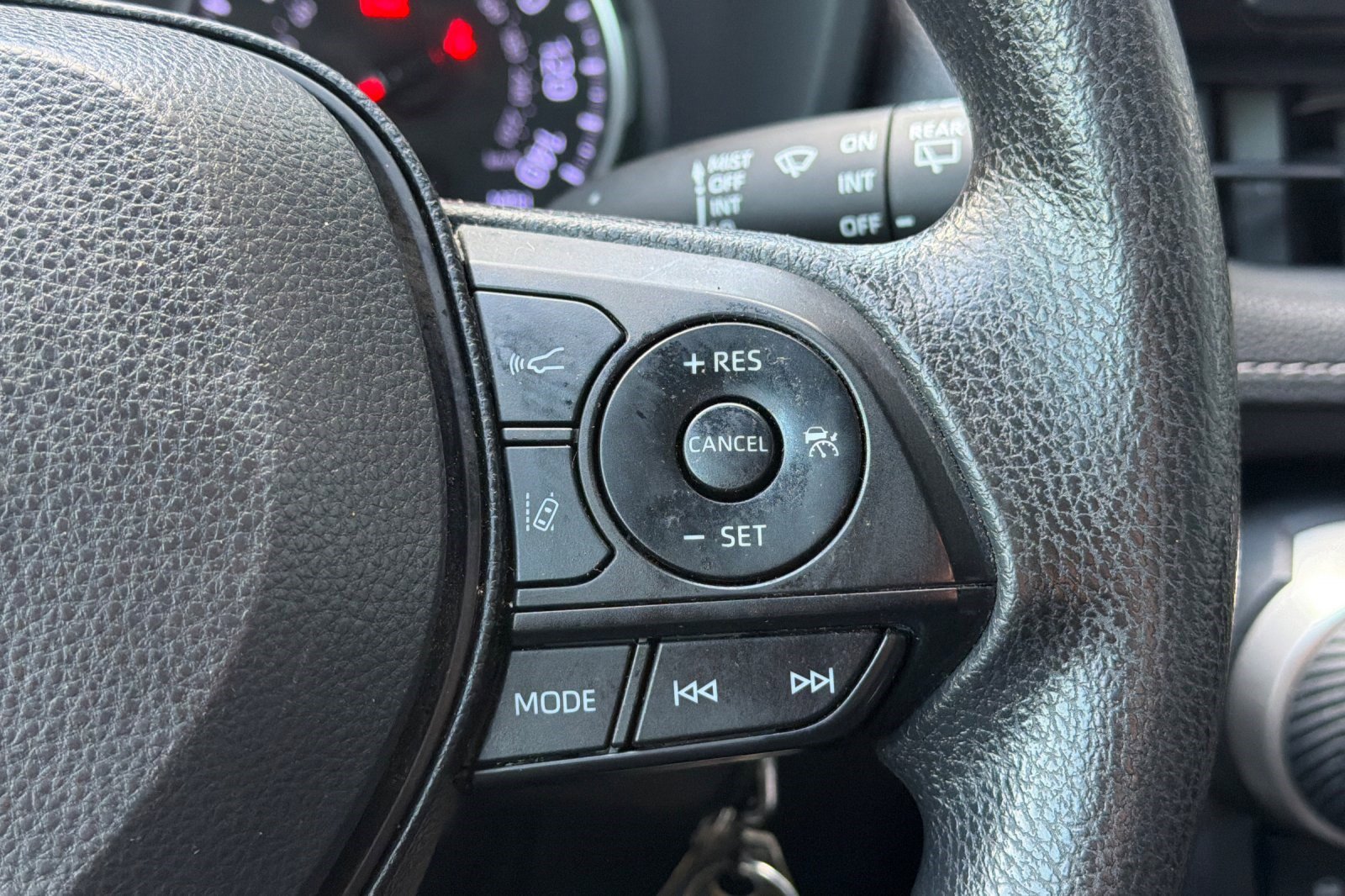 Used 2019 Toyota RAV4 LE image 30