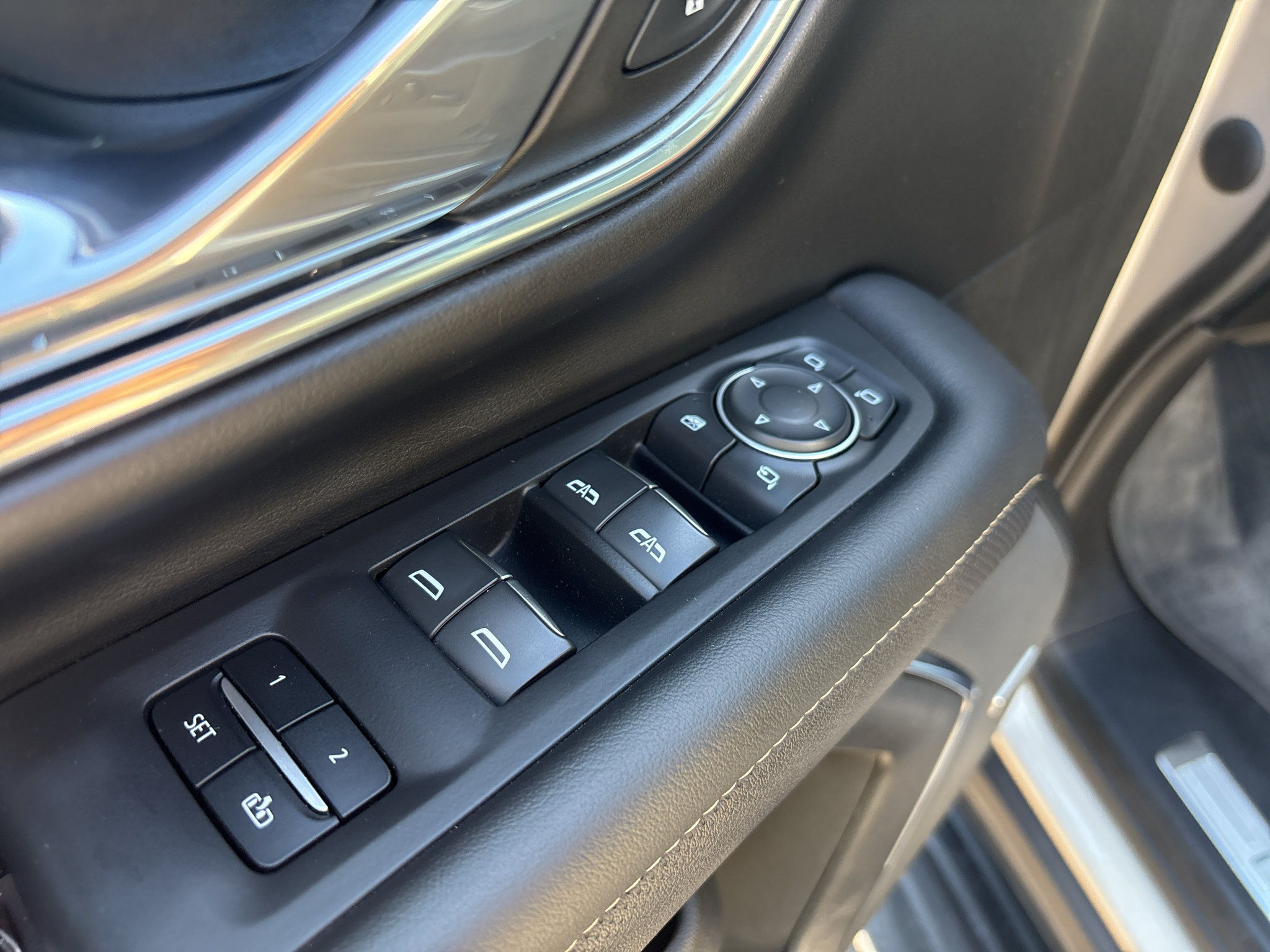 Used 2023 Chevrolet Tahoe Premier AWD/4WD image 16