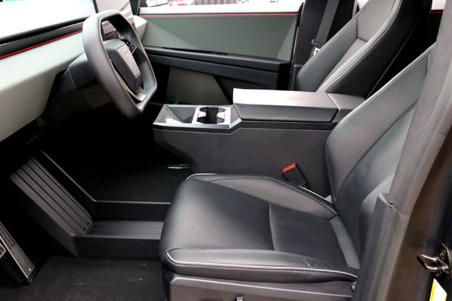 Used 2024 Tesla Cybertruck AWD Crew Cab image 12