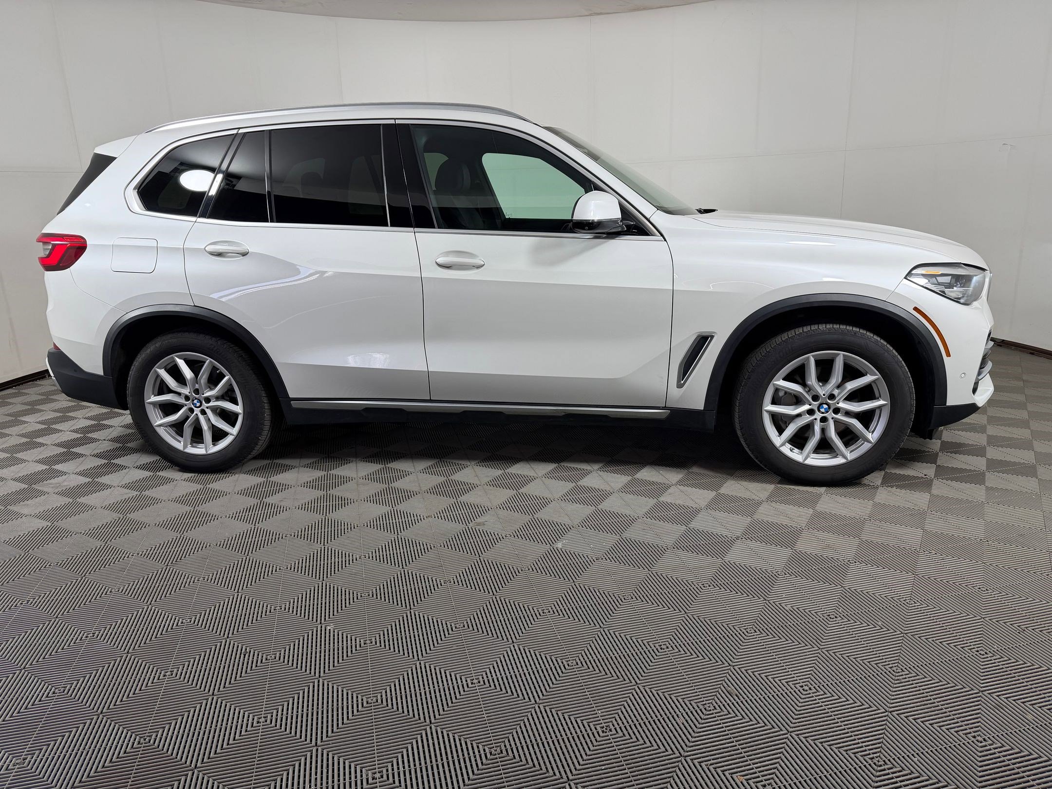 Used 2020 BMW X5 xDrive40i w/ Convenience Package AWD/4WD image 8