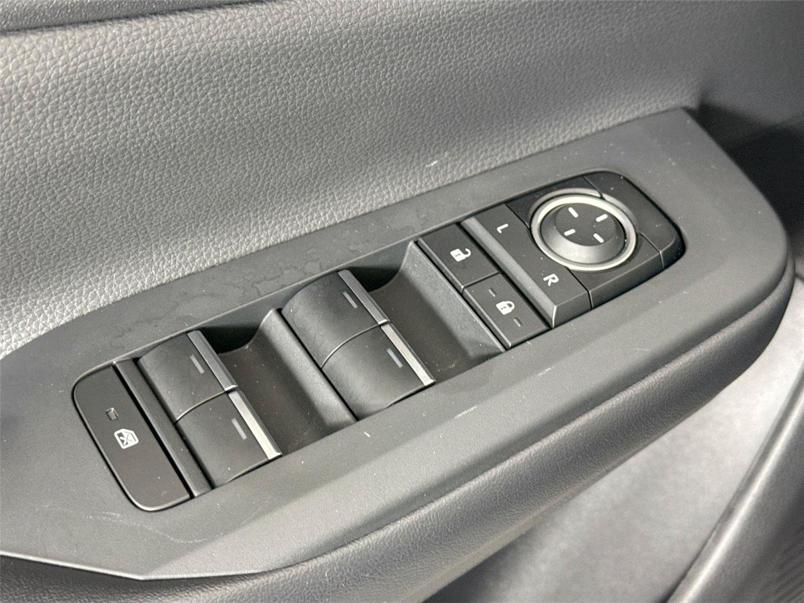Certified 2025 Toyota Prius Plug-In Hybrid FWD image 27