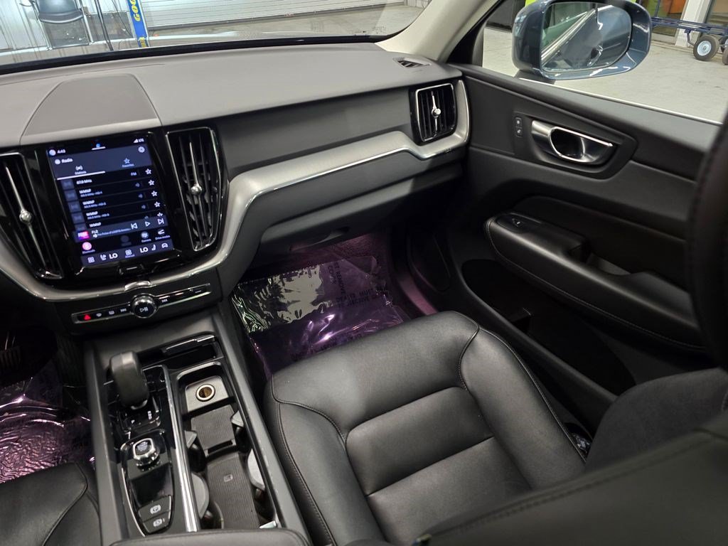 Used 2023 Volvo XC60 B5 Core AWD/4WD image 34