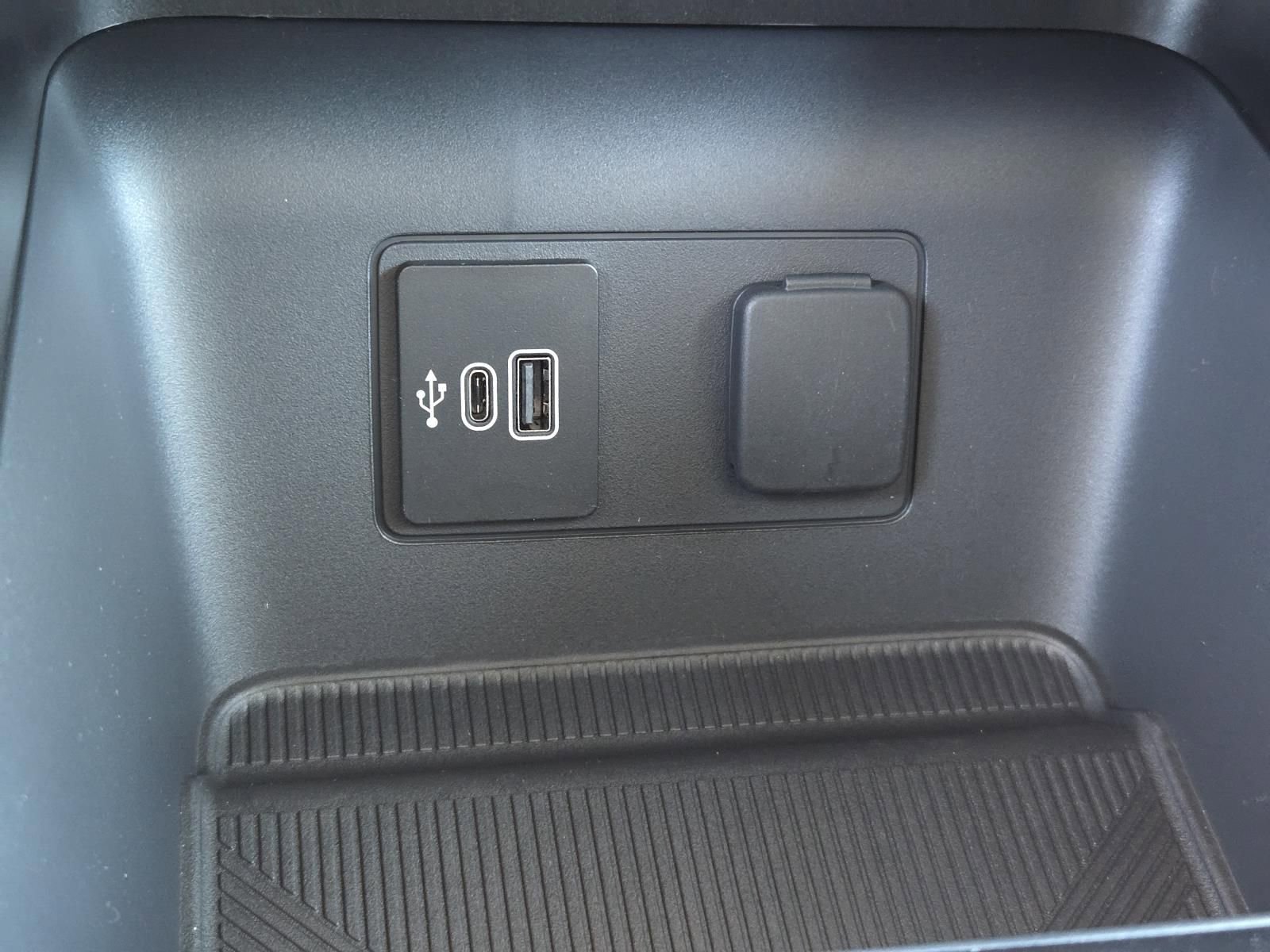 New 2026 Ford Explorer Active image 16