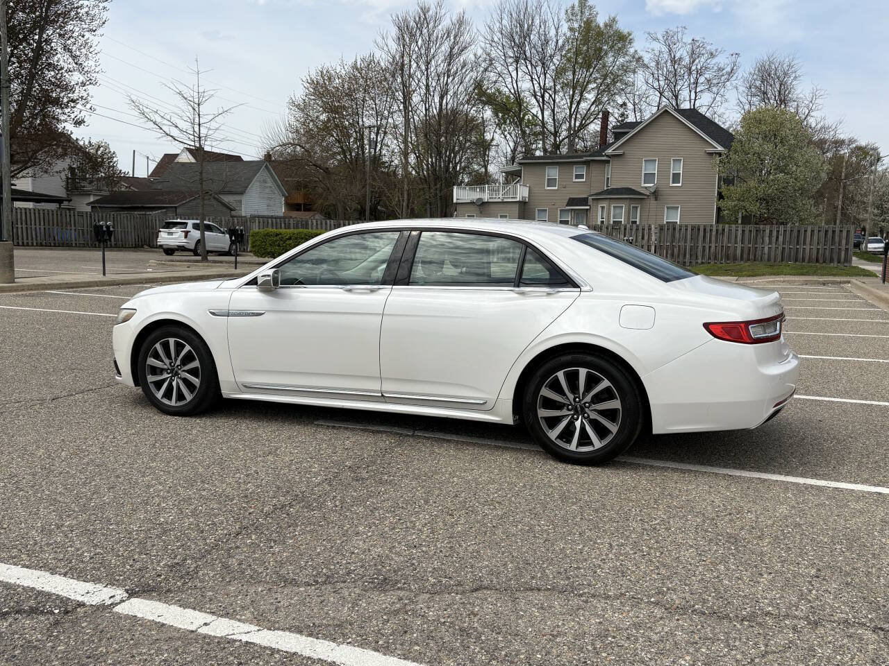 Used 2017 Lincoln Continental Premiere FWD image 12