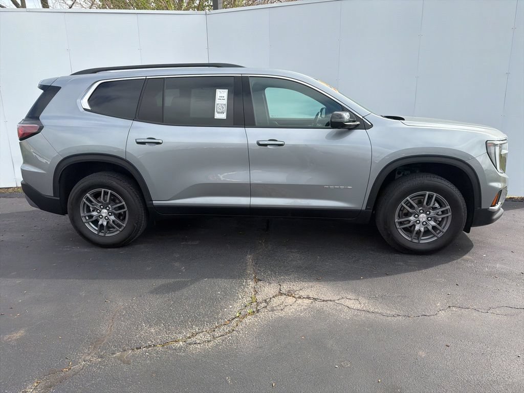 Used 2025 GMC Acadia Elevation FWD image 2