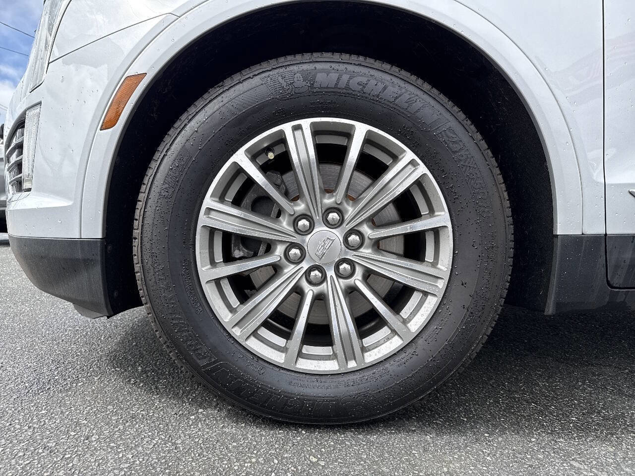 Used 2017 Cadillac XT5 Luxury w/ Driver Awareness Package image 2