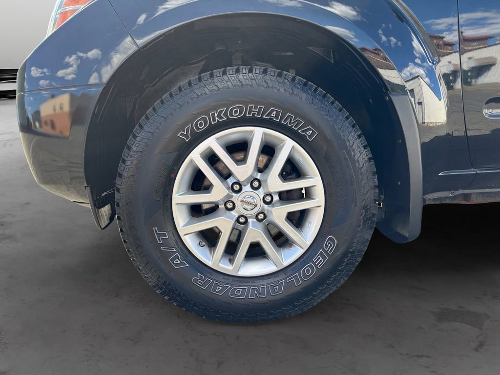 Used 2016 Nissan Frontier SV w/ SV Value Truck Package AWD/4WD image 9