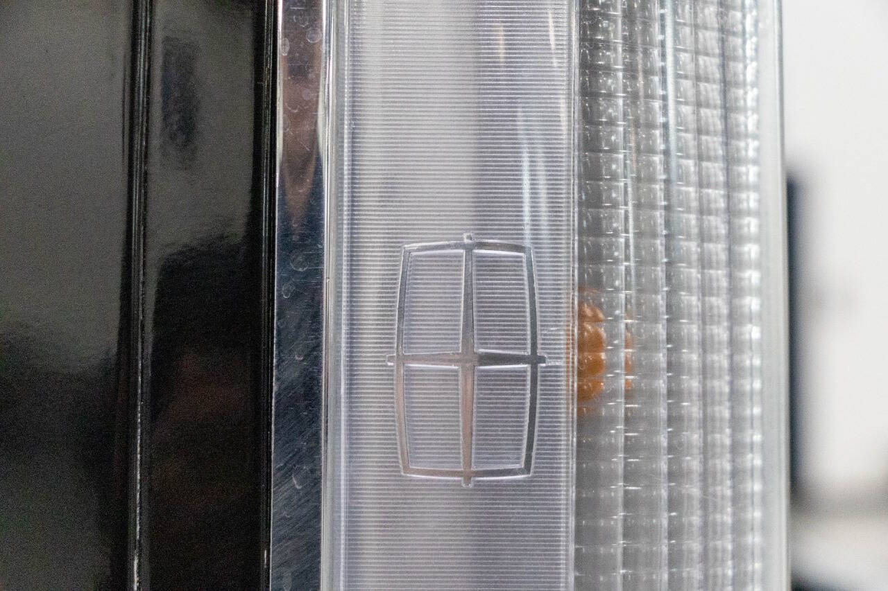 Used 1988 Lincoln Town Car Signature RWD image 32