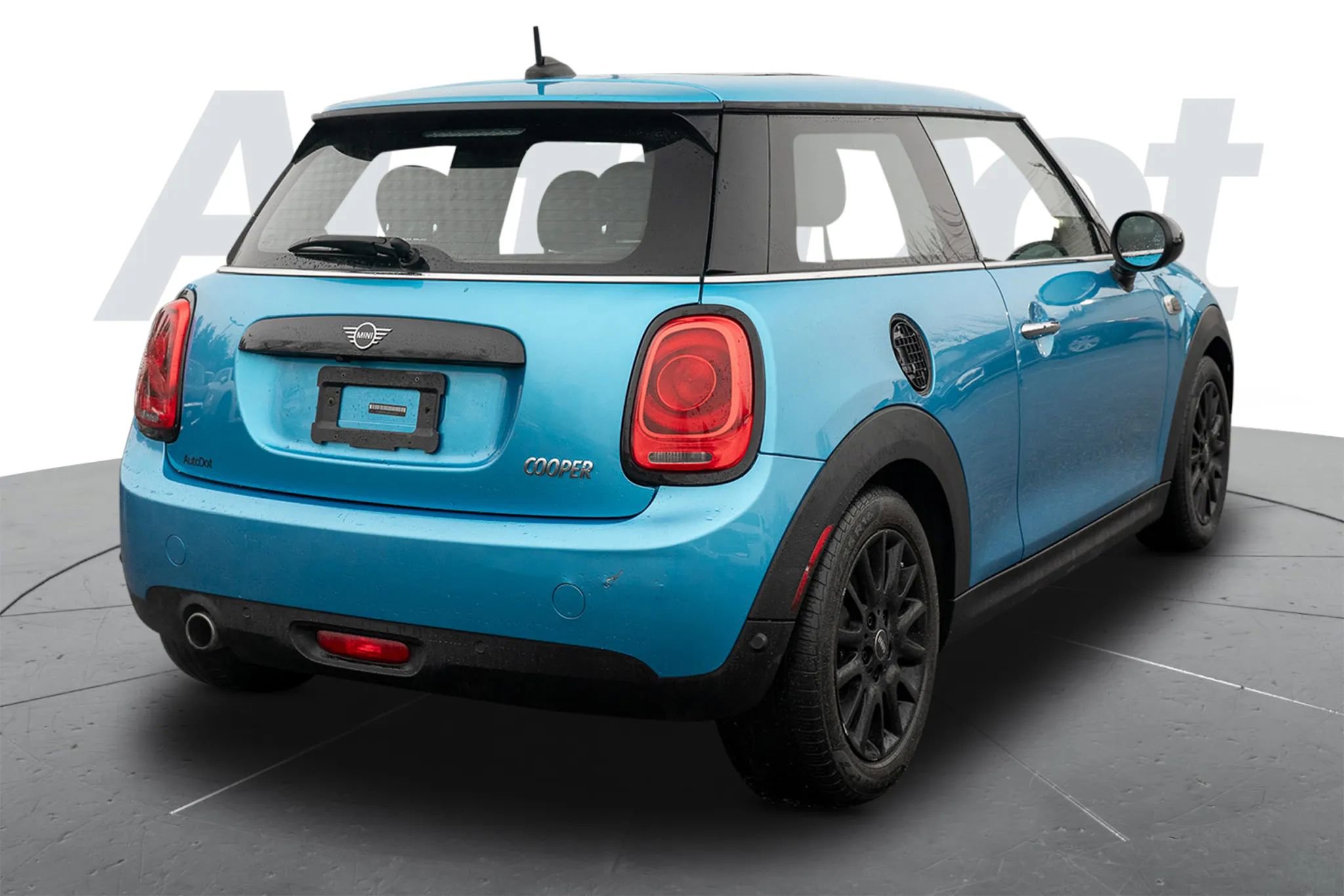 Used 2019 MINI Cooper 2-Door Hardtop image 3