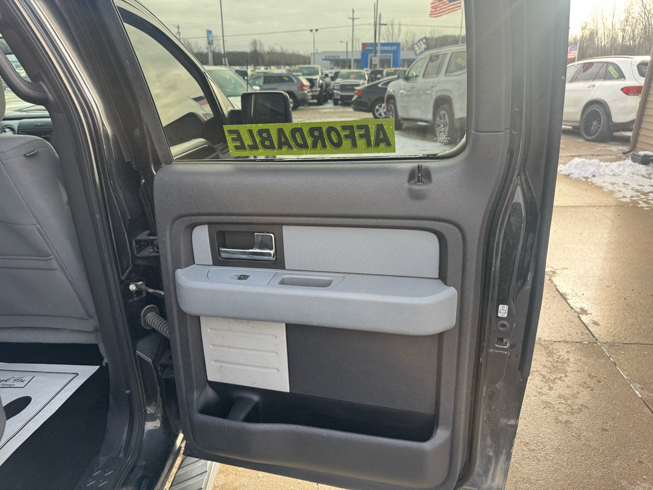 Used 2013 Ford F150 XLT w/ Luxury Equipment Group image 16