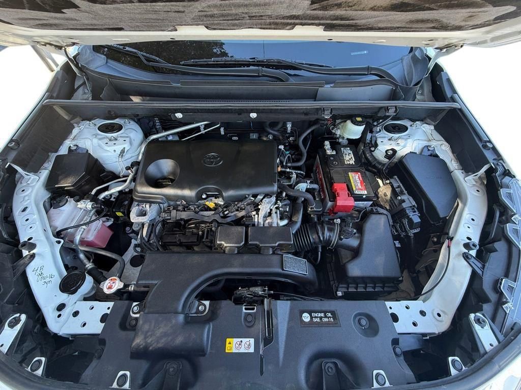 Used 2021 Toyota RAV4 LE image 27