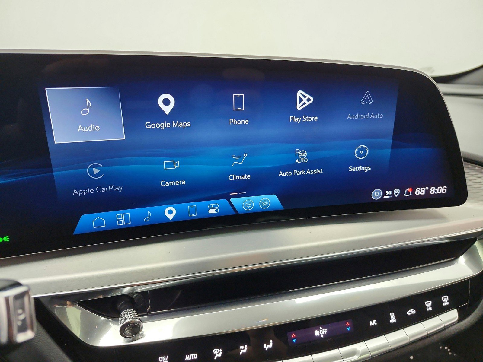 Used 2024 Cadillac Lyriq Luxury image 10