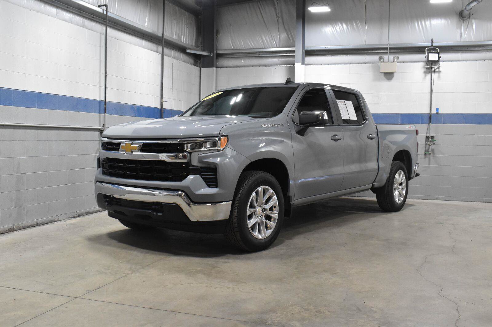 Used 2024 Chevrolet Silverado 1500 LT AWD/4WD image 2