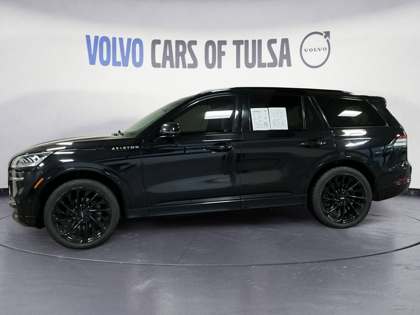 Certified 2023 Lincoln Aviator Reserve w/ Jet Appearance Package AWD/4WD image 2