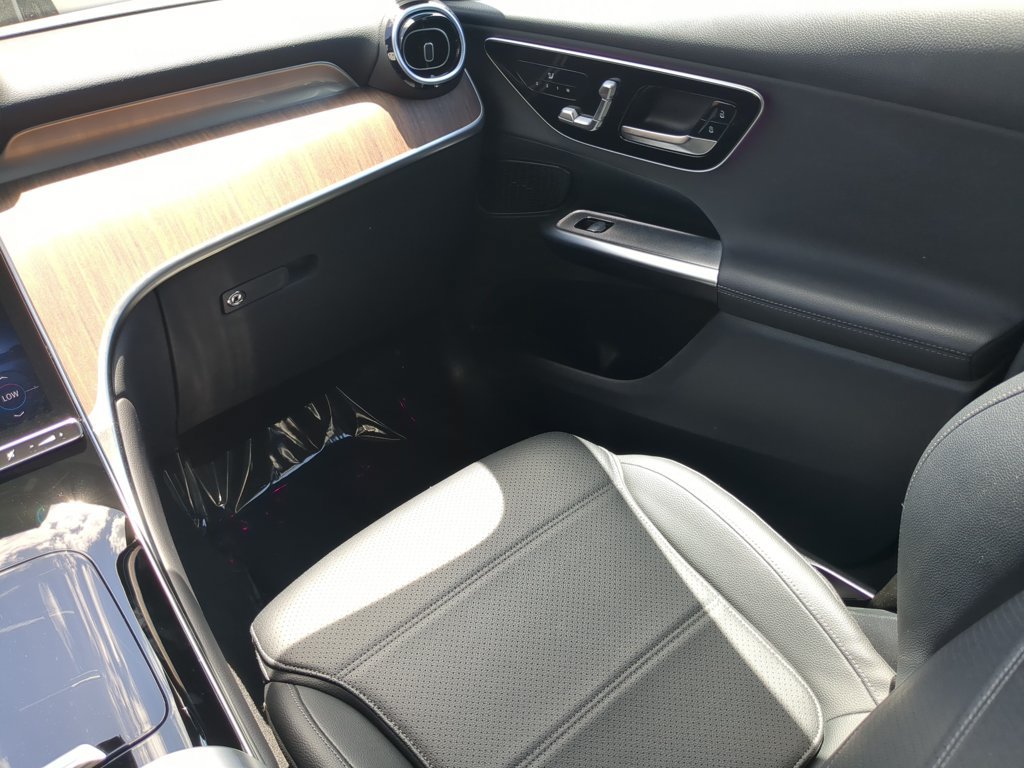Used 2025 Mercedes-Benz GLC 300 image 15