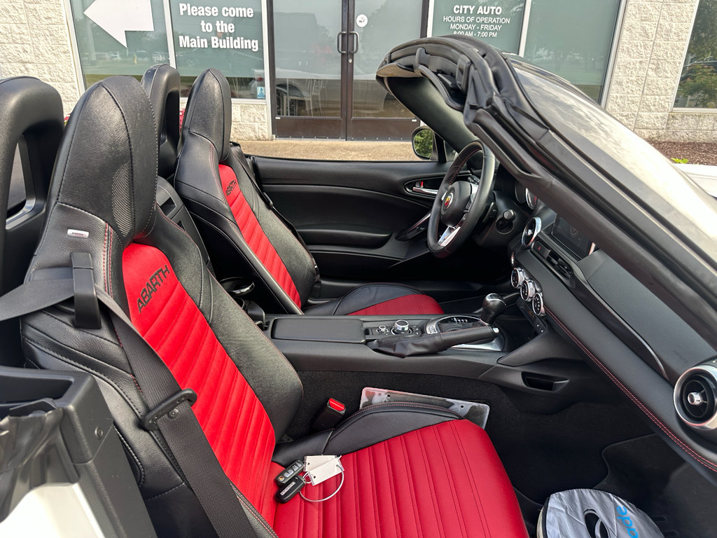 Used 2019 FIAT 124 Spider Abarth w/ Convenience Group RWD image 11