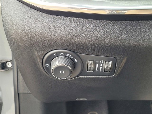 Used 2023 Jeep Compass Limited image 29