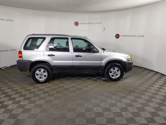 Used 2005 Ford Escape XLS FWD image 4