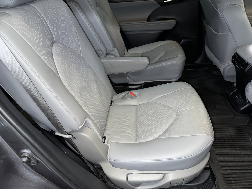Used 2024 Toyota Highlander Platinum image 33