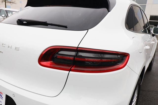 Used 2018 Porsche Macan AWD/4WD image 22