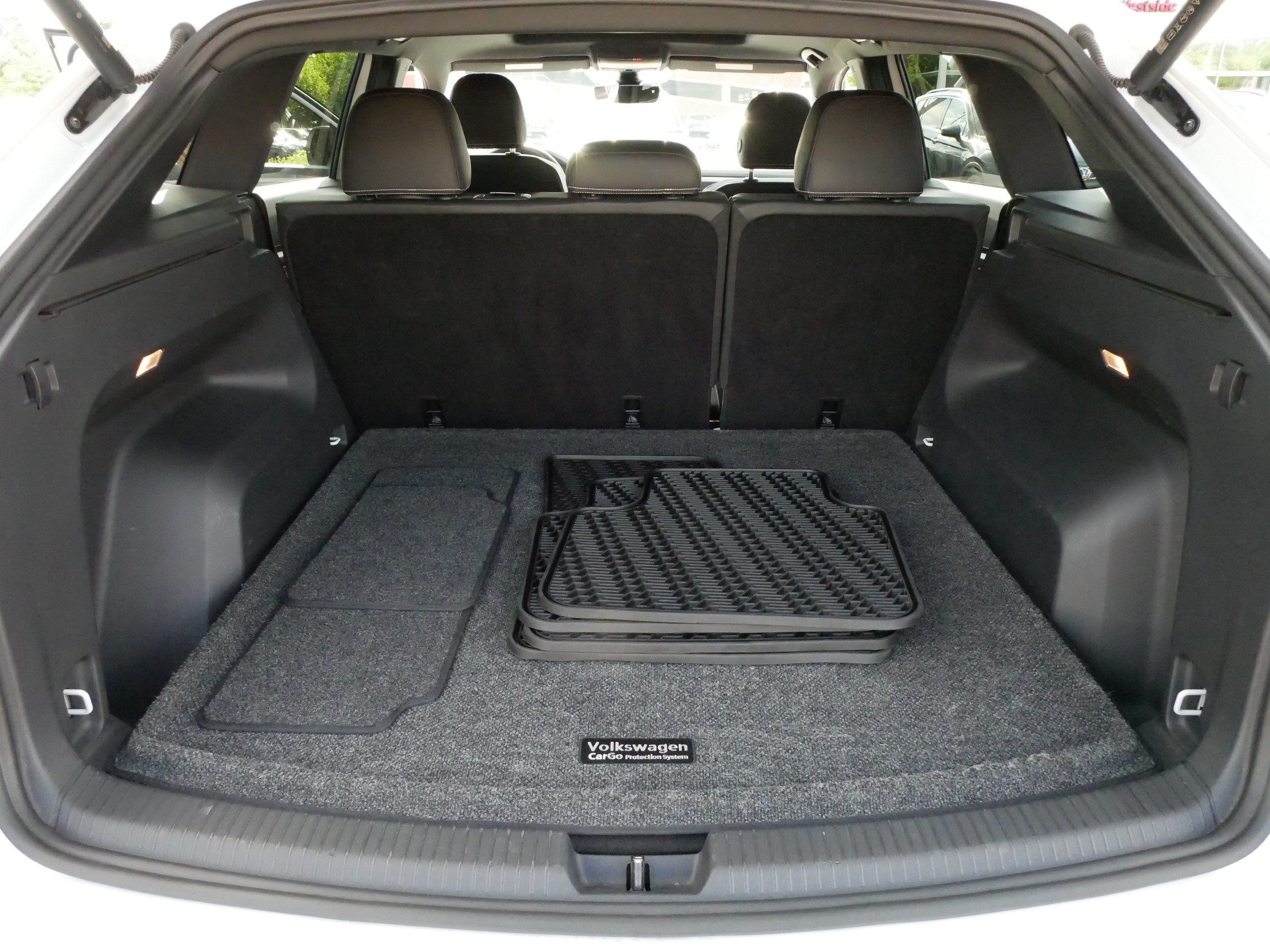 Certified 2023 Volkswagen Atlas Cross Sport SEL R-Line AWD/4WD image 18