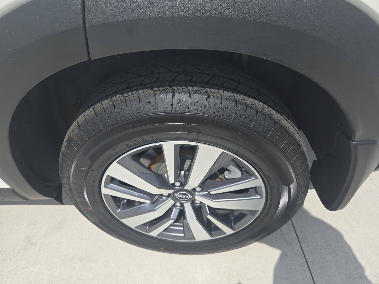 Used 2023 Nissan Pathfinder SL w/ Black Appearance Package AWD/4WD image 7