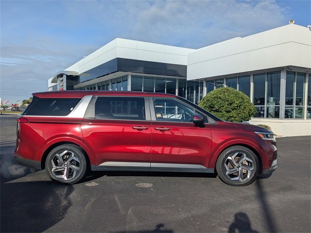 Used 2022 Kia Carnival LX image 3