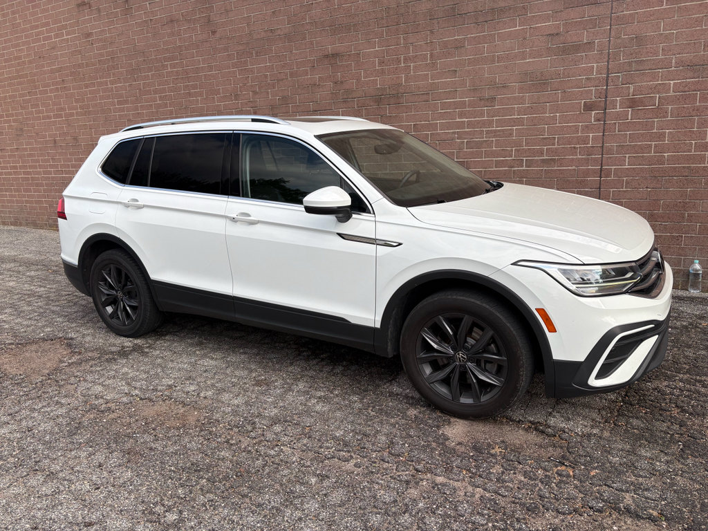 Used 2022 Volkswagen Tiguan SE w/ Panoramic Sunroof Package FWD image 7