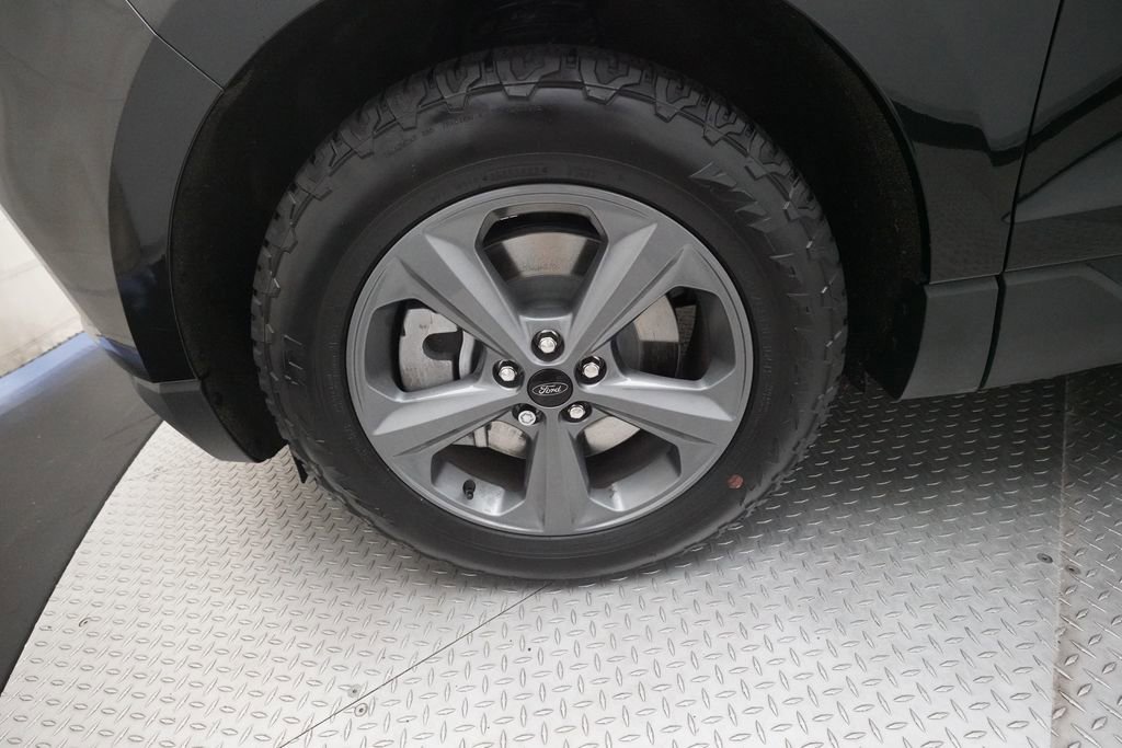 Used 2023 Ford Edge SEL w/ Sport Appearance Package image 29