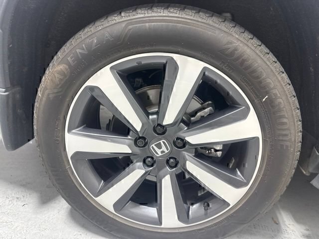 Used 2025 Honda Pilot Touring image 6