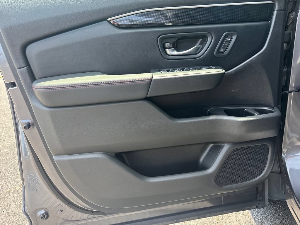 Used 2025 Honda Pilot Black Edition image 18