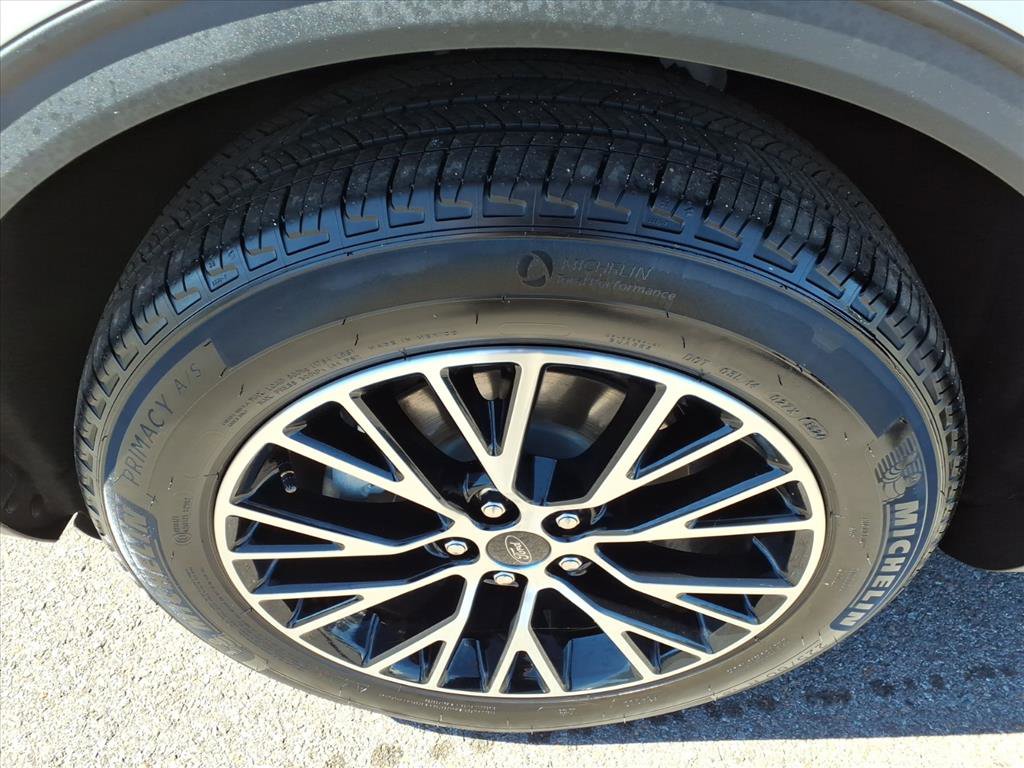 Used 2025 Ford Escape SE w/ PHEV Premium Package image 18