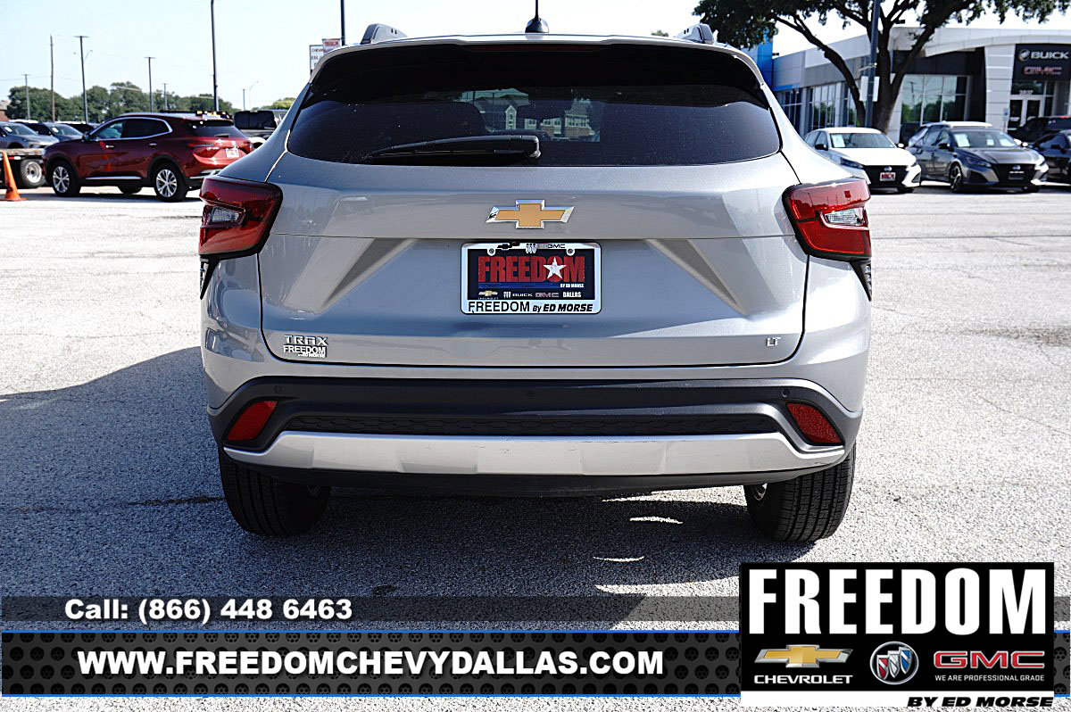 Used 2025 Chevrolet Trax LT w/ Driver Confidence Package FWD image 33