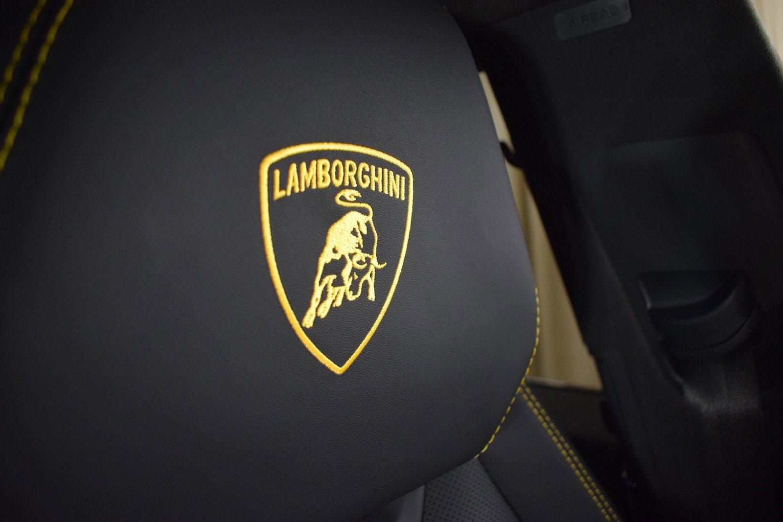 Used 2025 Lamborghini Urus SE image 36