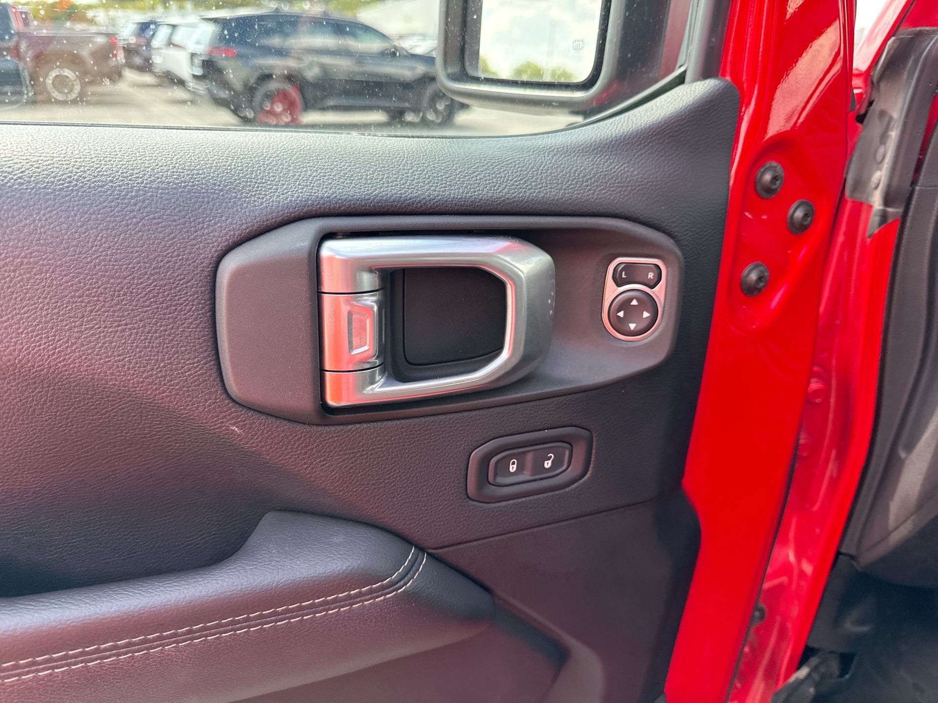 Used 2018 Jeep Wrangler Unlimited Sahara w/ LED Lighting Group AWD/4WD image 15