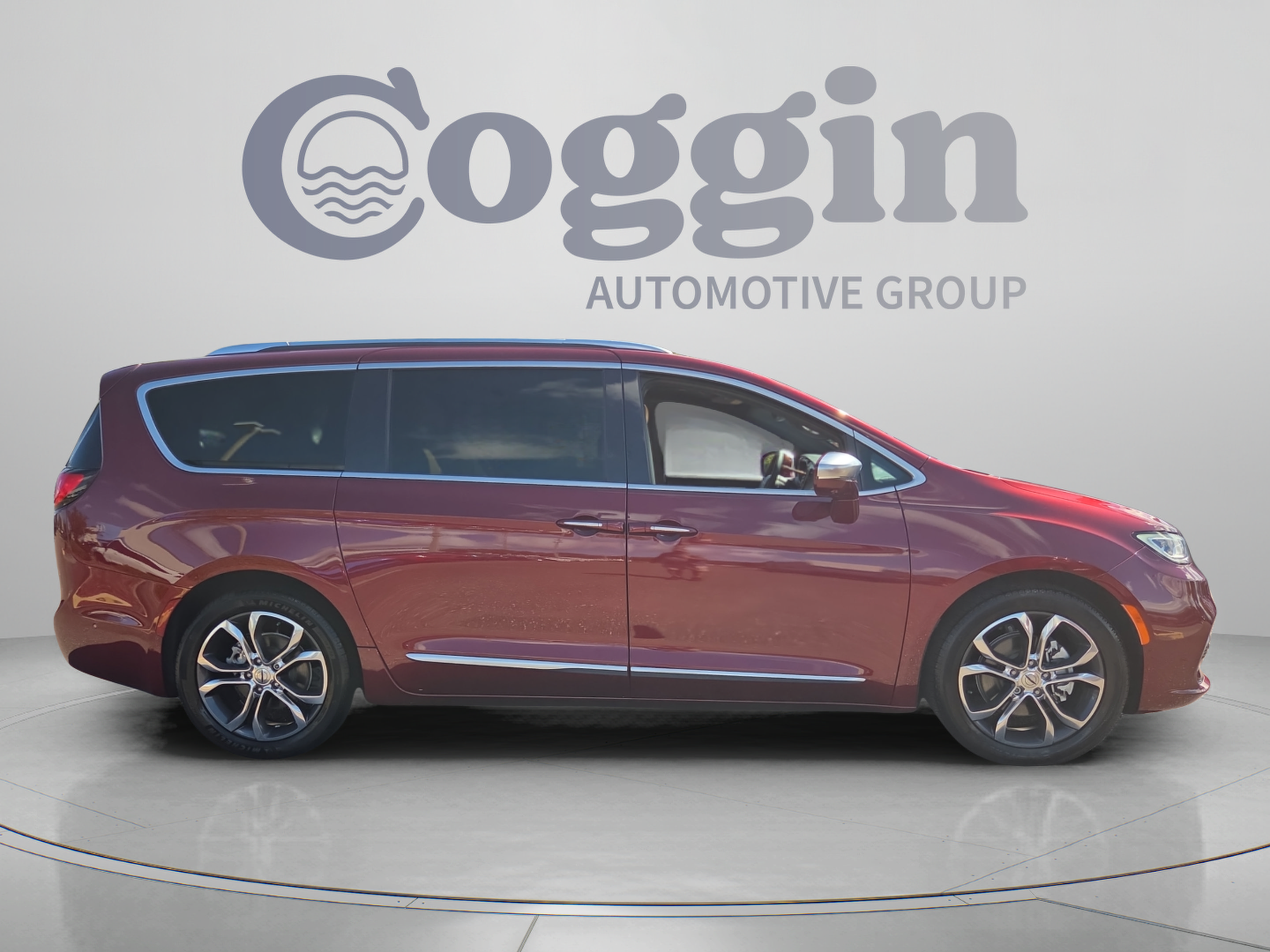 Used 2022 Chrysler Pacifica Pinnacle FWD image 6