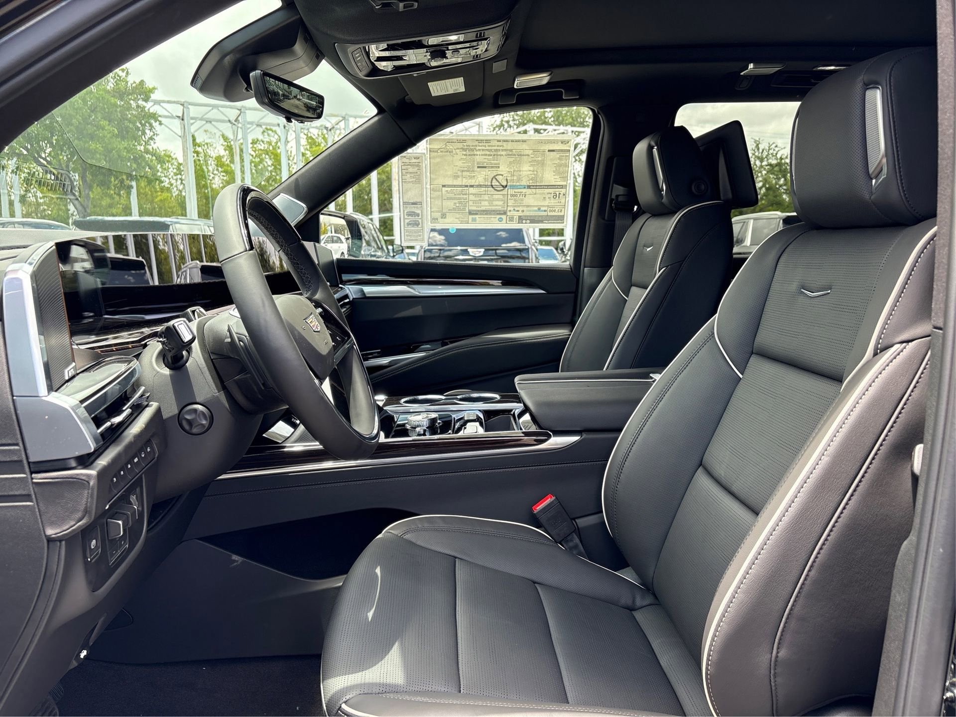 New 2026 Cadillac Escalade Luxury w/ LPO, Radiant Package AWD/4WD image 9