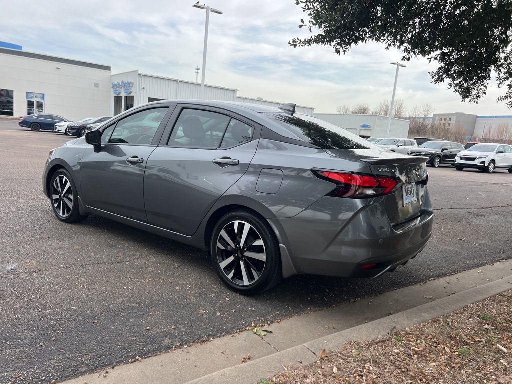 Used 2022 Nissan Versa SR image 5