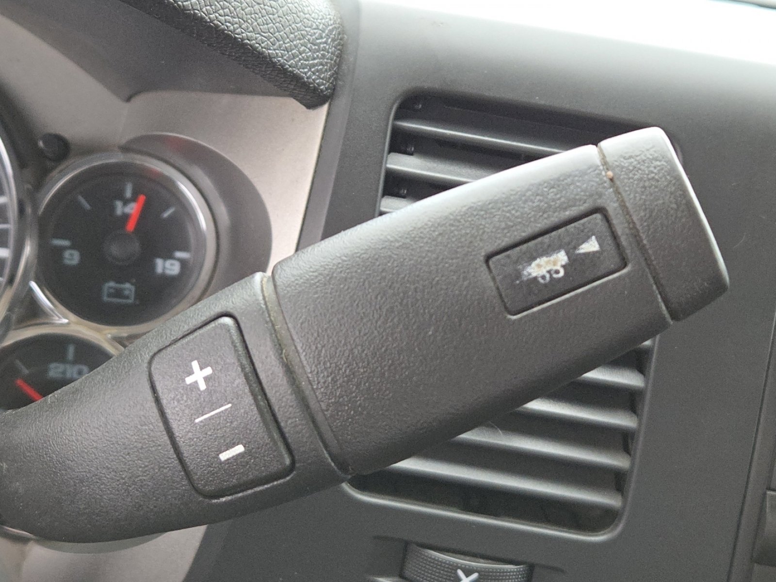 Used 2010 Chevrolet Silverado 1500 LT w/ Power Pack Plus AWD/4WD image 5
